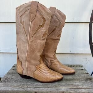 Vintage Chili's Brown Tan Teju Lizard Print Low Heel Riding Boots Size 6
